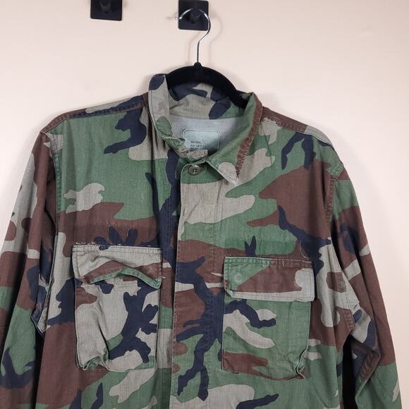 Army Combat Coat in Woodland Camo Size Small - Picture 2 of 11